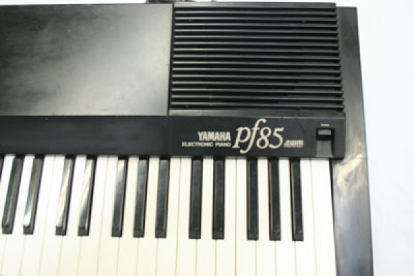 ขายเปียนโนไฟฟ้า Yamaha PF-85มือ2พร้อมใช้งานขาย 13,500บาทโทร.081